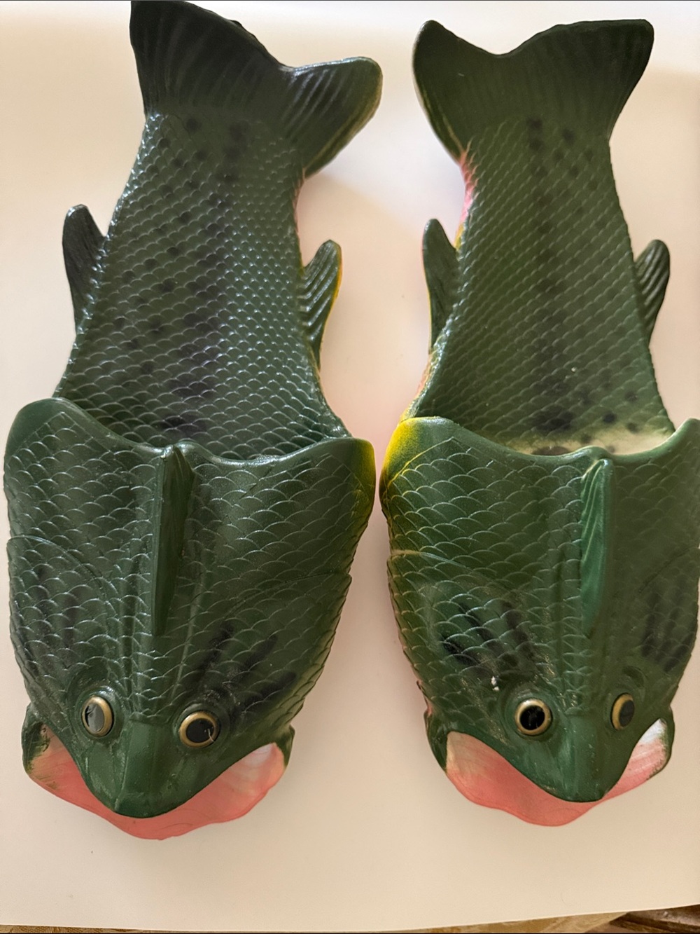 Green Bass Fish-Shaped Men's Slip-On Sandals/ Flip flops Size 10/10.5 M